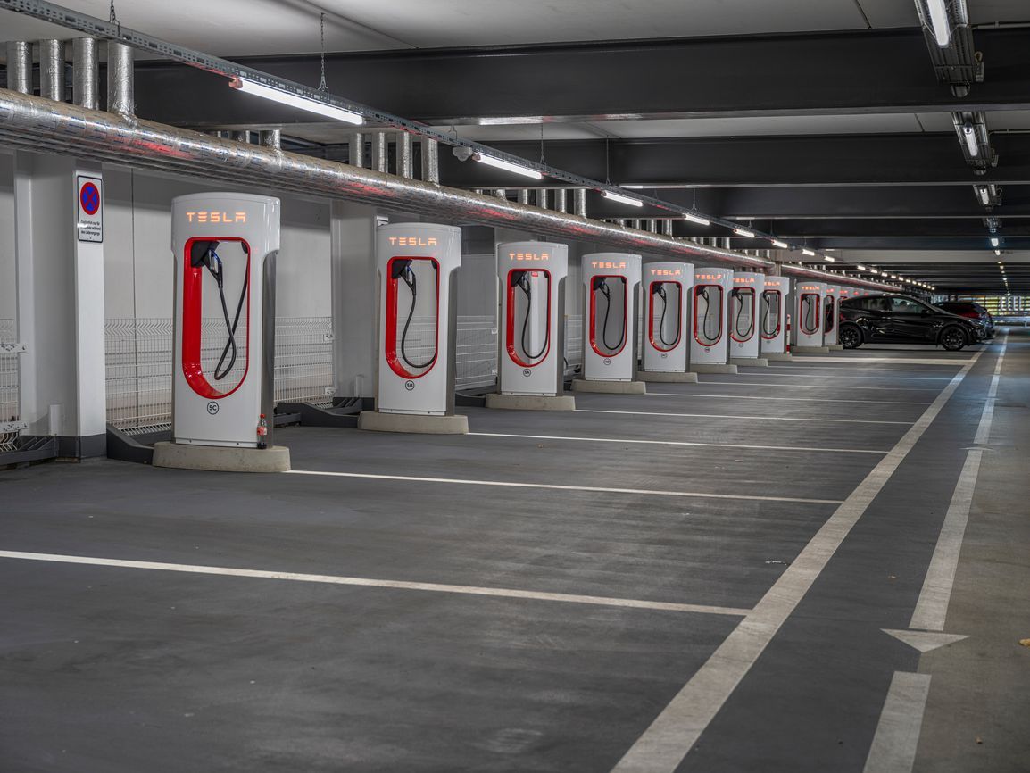 Berlin City: Parking Garages with Charging Stations