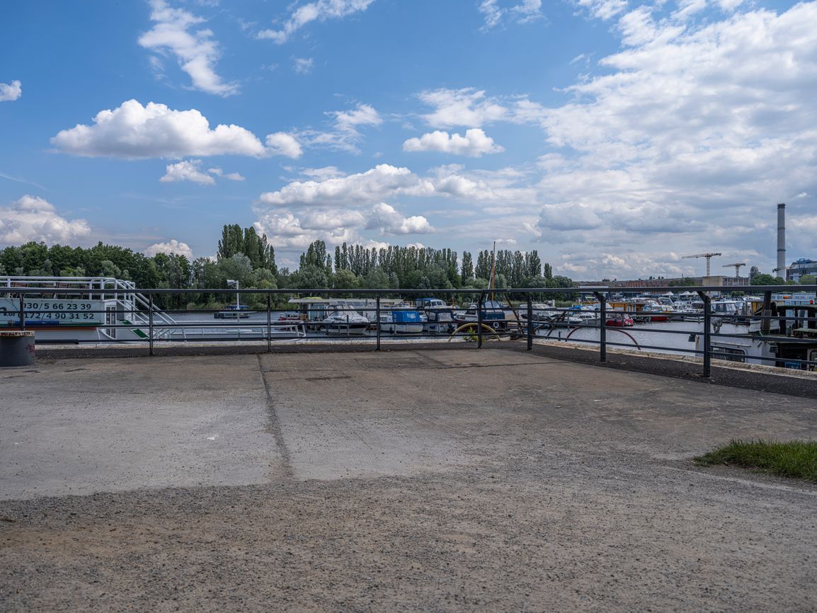 Berlin Urban Design by the River: Concrete Pier Views