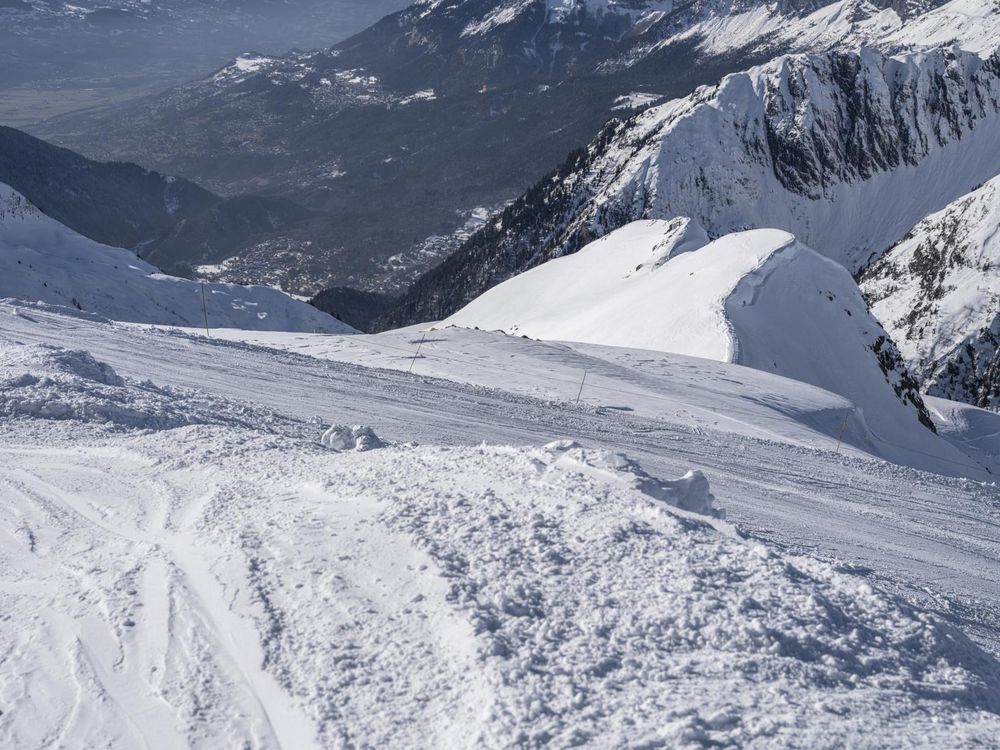 The Alps: A Mountain Range Overlooking Valleys - HDRi Maps and Backplates