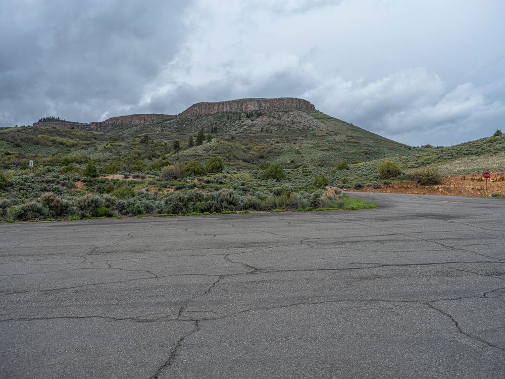 A Gloomy Day in Colorado: Asphalt Road in Focus - HDRi Maps and Backplates
