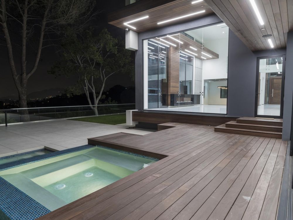 Modern Architecture in Los Angeles with Wood Flooring - HDRi Maps and
