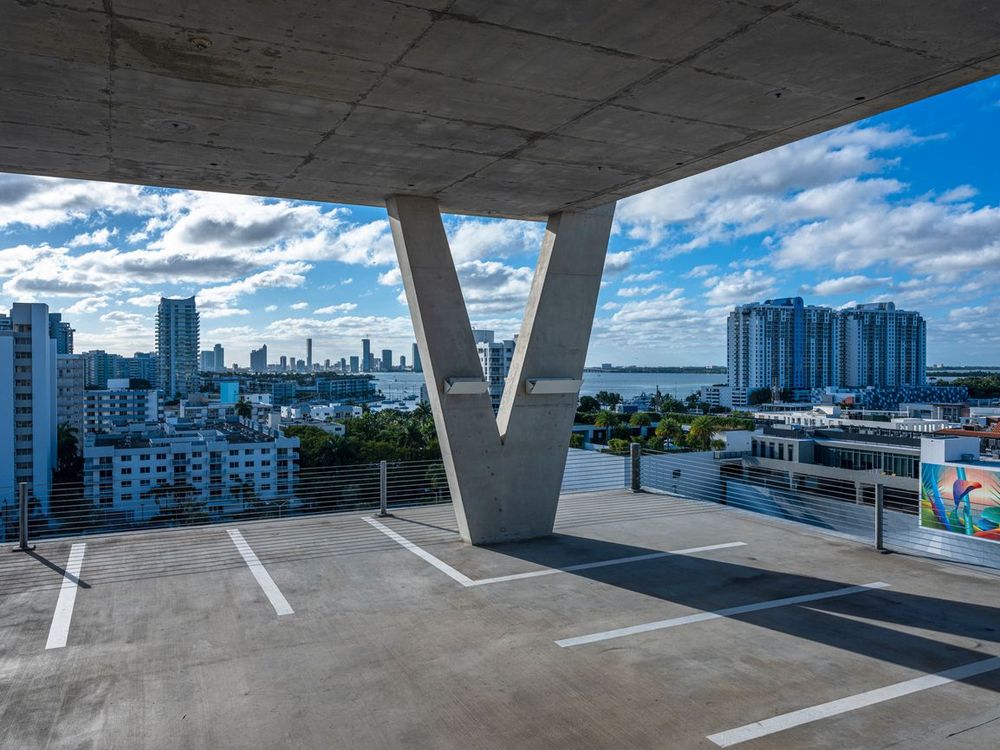 Miami Skyline: Daytime View of the City - HDRi Maps and Backplates