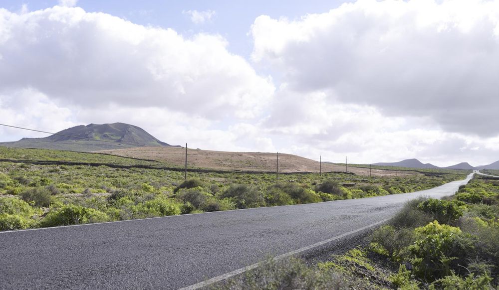 Mountain Landscape in Spain: Road Infrastructure - HDRi Maps and Backplates