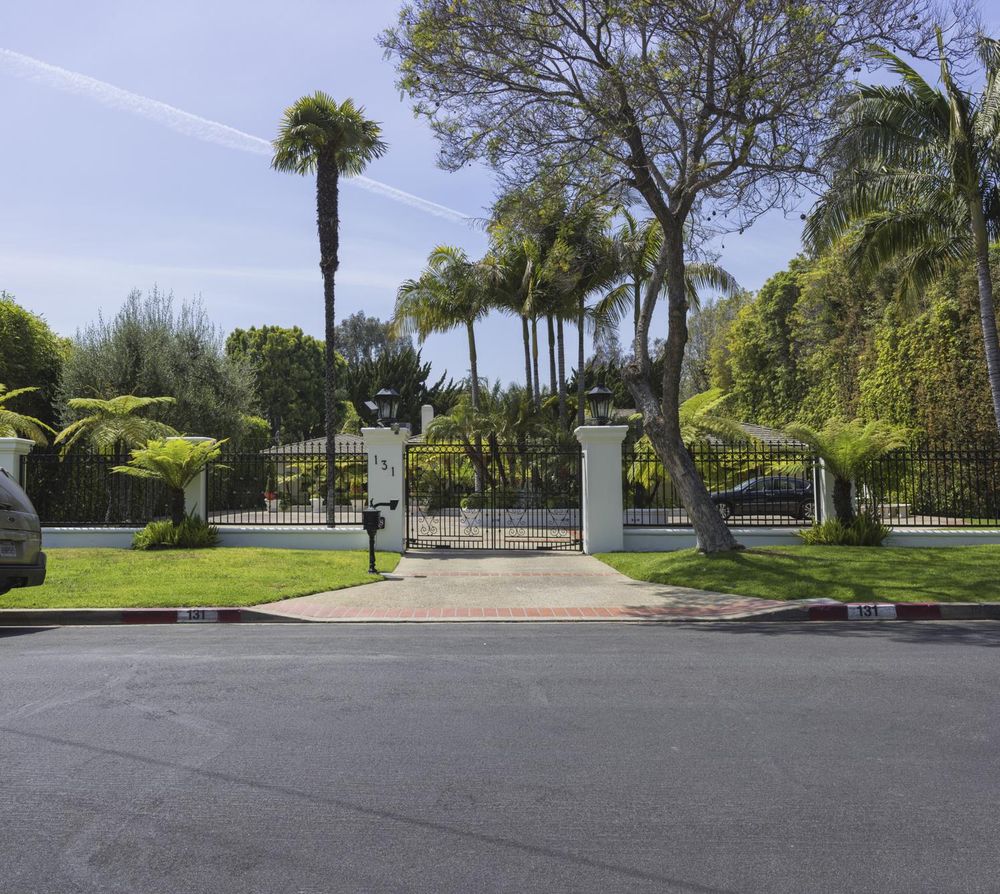 Public Spaces in Los Angeles, California A Blend of Nature and Urban