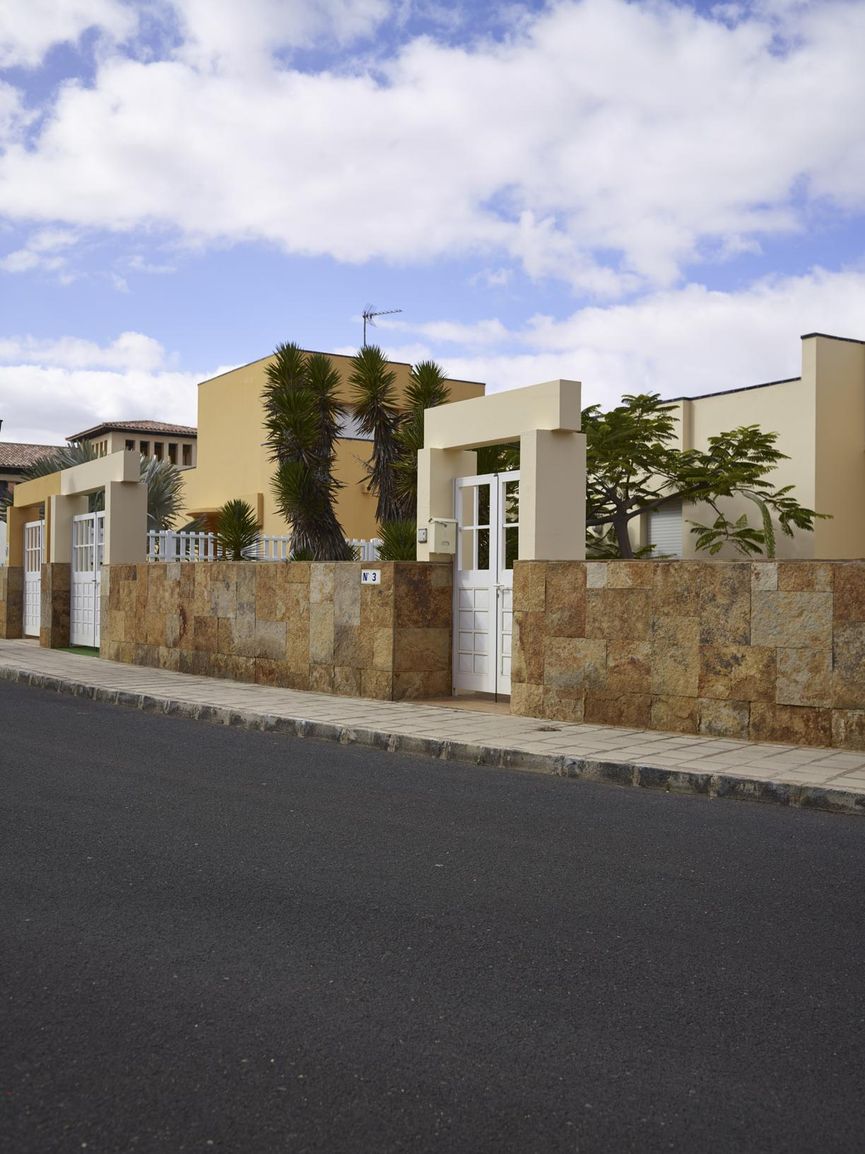 Residential Complex in Spain HDRi Maps and Backplates