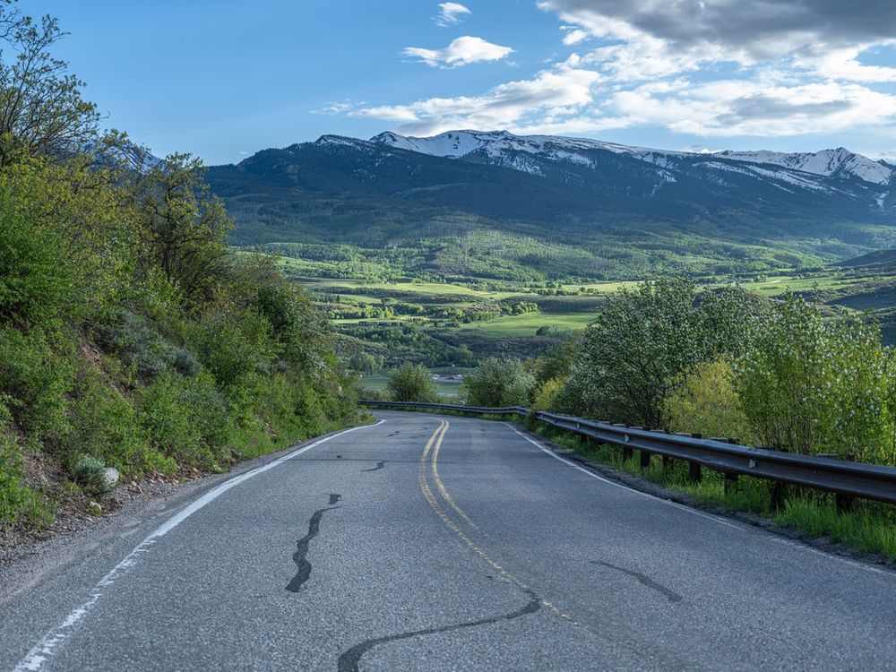Scenic Road in Colorado's Rural Landscape - HDRi Maps and Backplates