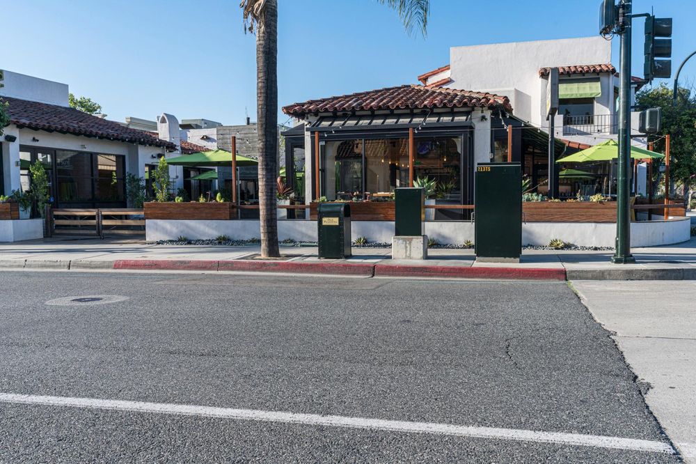 Urban Life Benches, Palm Trees, Restaurant HDRi Maps and Backplates