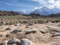 Alabama Hills Dirt Road: Californian Desert Landscape
