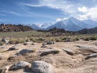 Alabama Hills Dirt Road: Californian Desert Landscape