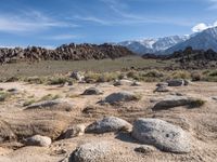 Alabama Hills Dirt Road: Californian Desert Landscape