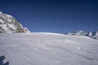 Alps: Clear Skies and Glaciers for Unforgettable Skiing Adventures