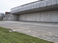 the parking garage of an outdoor space has steps and is partially extended to allow for people to travel