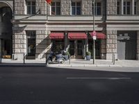 Berlin Neighborhood: A Daytime Stroll through the Streets