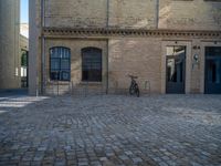 Berlin Office Building: Classic Architecture in the Heart of the City