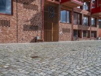 Berlin Residential Courtyard with Modern Architecture