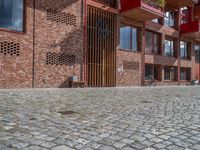 Berlin Residential Courtyard with Modern Architecture