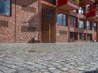 Berlin Residential Courtyard with Modern Architecture