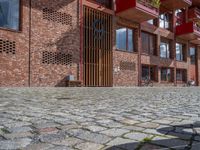 Berlin Residential Courtyard with Modern Architecture