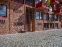 Berlin Residential Courtyard with Modern Architecture