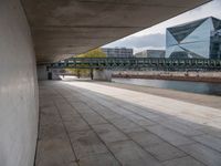 there is an empty walkway between two buildings by the water on this cloudy day in this photo