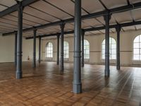 Berlin Warehouse Ballet Studio with Classic Architecture - 002