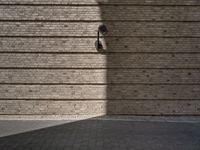 a brick sidewalk and an outside area with a wall of bricks and a street light