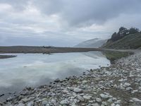 a view of the water from a shoreline in the fogy day at the edge