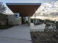 California Concrete House: Sleek Design 001