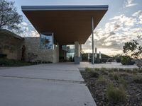 California Concrete House with Sleek Design 003