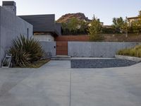 California House with Modern Architecture 001