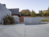 California House with Modern Architecture 002