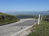 California Mountain Highway: Clear Sky and Stunning Views