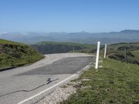 California Mountain Highway: Clear Sky and Stunning Views