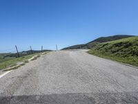 California Mountain Pass: Clear Sky and Stunning Landscape