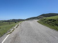 California Mountain Pass: Clear Sky and Stunning Landscape