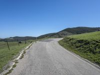 California Mountain Pass: Clear Sky and Stunning Landscape