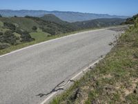 California Mountain Pass Road: Clear Sky