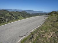 California Mountain Pass Road: Clear Sky