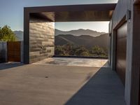 California Residential Building: Sunlight and Landscape