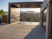 California Residential Building: Sunlight and Landscape