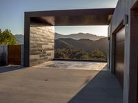 California Residential Building: Sunlight and Landscape