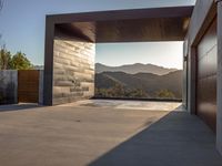 California Residential Building: Sunlight and Landscape