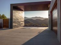 California Residential Building: Sunlight and Landscape