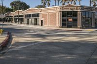 California Residential Neighborhood: Grand Homes and Walkways