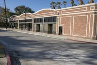 California Residential Neighborhood: Grand Homes and Walkways