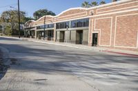 California Residential Neighborhood: Grand Homes and Walkways