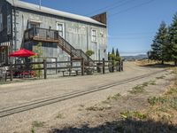 Suburban Neighborhood in California: Spectacular Mountain View