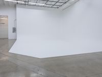 California Warehouse: A Stylish Concrete Surface