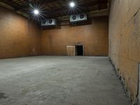 California Warehouse: Rugged Concrete Surface