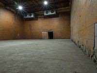 California Warehouse: Rugged Concrete Surface